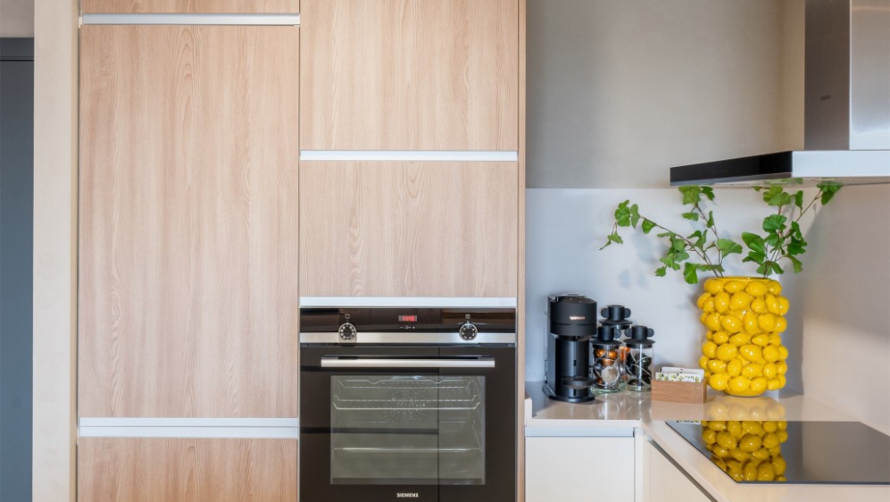 Modern en stijlvol Ibiza appartement in luxe complex aan zee voor interessante prijs!