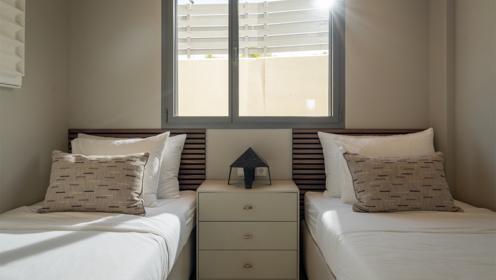 Modern en stijlvol Ibiza appartement in luxe complex aan zee voor interessante prijs!