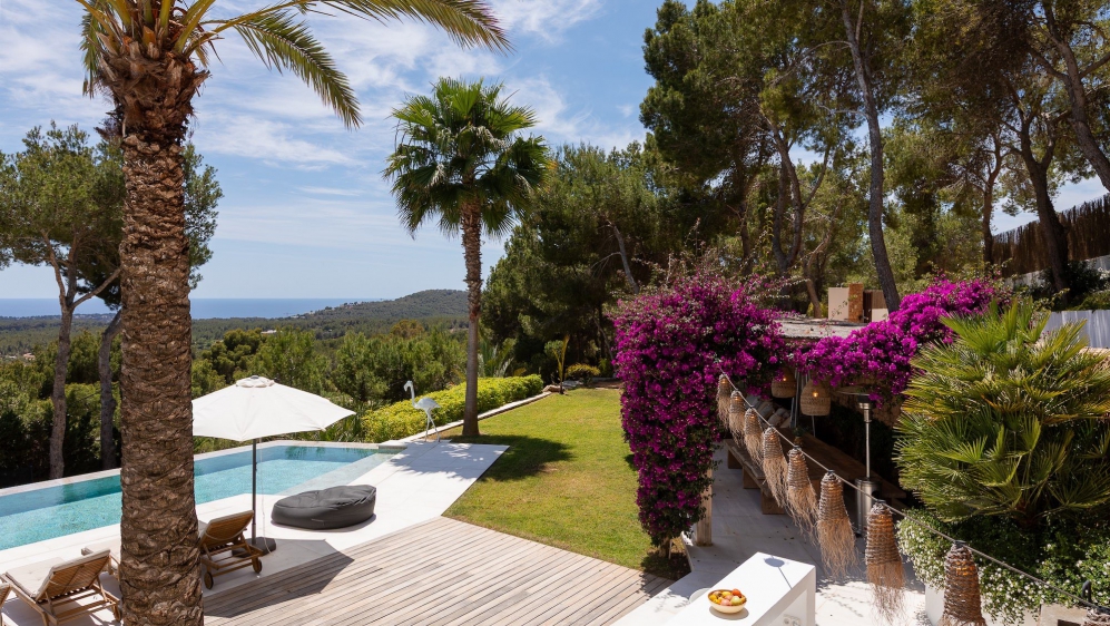 Spectaculaire moderne Ibiza stijl villa in Es Cubells – nu tegen een zeer aantrekkelijke prijs!