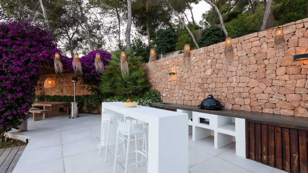 Spectaculaire moderne Ibiza stijl villa in Es Cubells – nu tegen een zeer aantrekkelijke prijs!