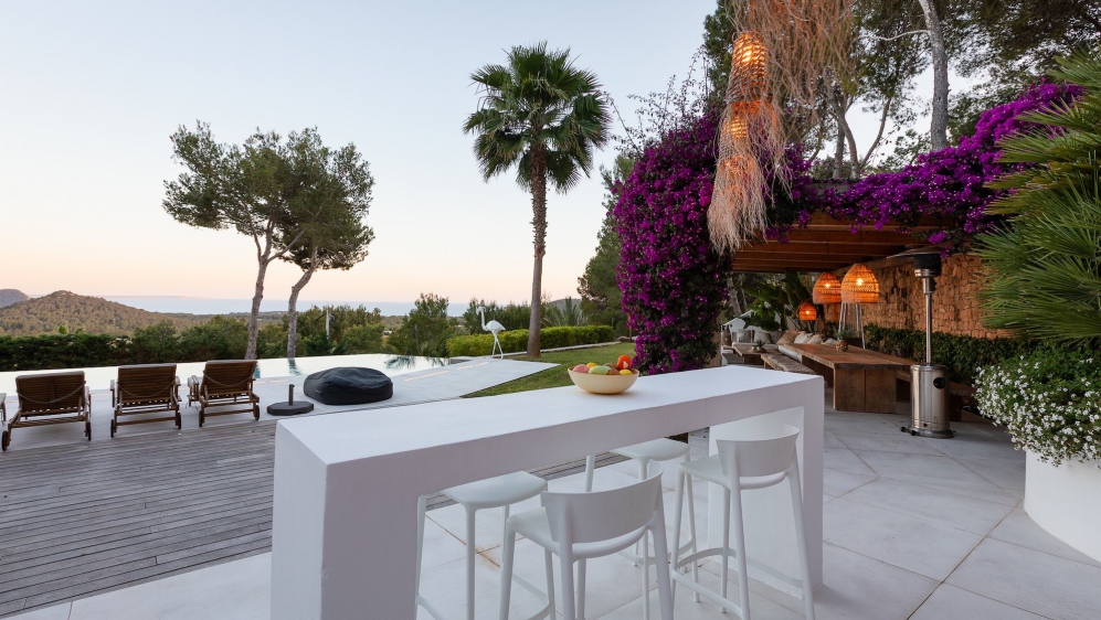 Spectaculaire moderne Ibiza stijl villa in Es Cubells – nu tegen een zeer aantrekkelijke prijs!