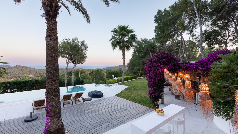 Spectaculaire moderne Ibiza stijl villa in Es Cubells – nu tegen een zeer aantrekkelijke prijs!