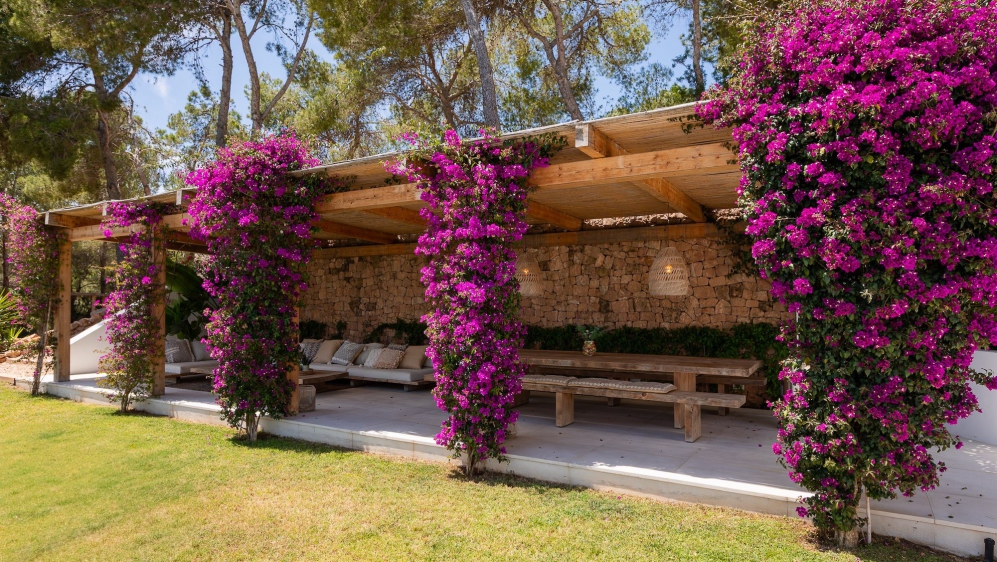 Spectaculaire moderne Ibiza stijl villa in Es Cubells – nu tegen een zeer aantrekkelijke prijs!
