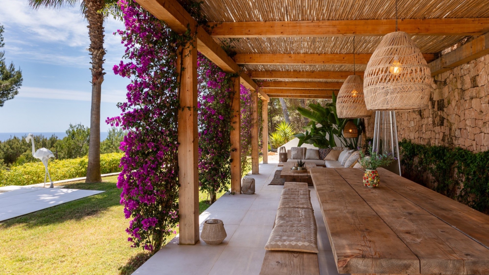Spectaculaire moderne Ibiza stijl villa in Es Cubells – nu tegen een zeer aantrekkelijke prijs!