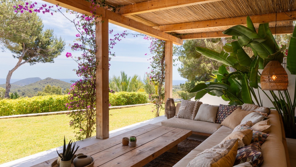 Spectaculaire moderne Ibiza stijl villa in Es Cubells – nu tegen een zeer aantrekkelijke prijs!