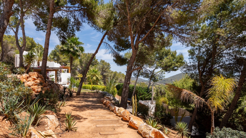 Spectaculaire moderne Ibiza stijl villa in Es Cubells – nu tegen een zeer aantrekkelijke prijs!