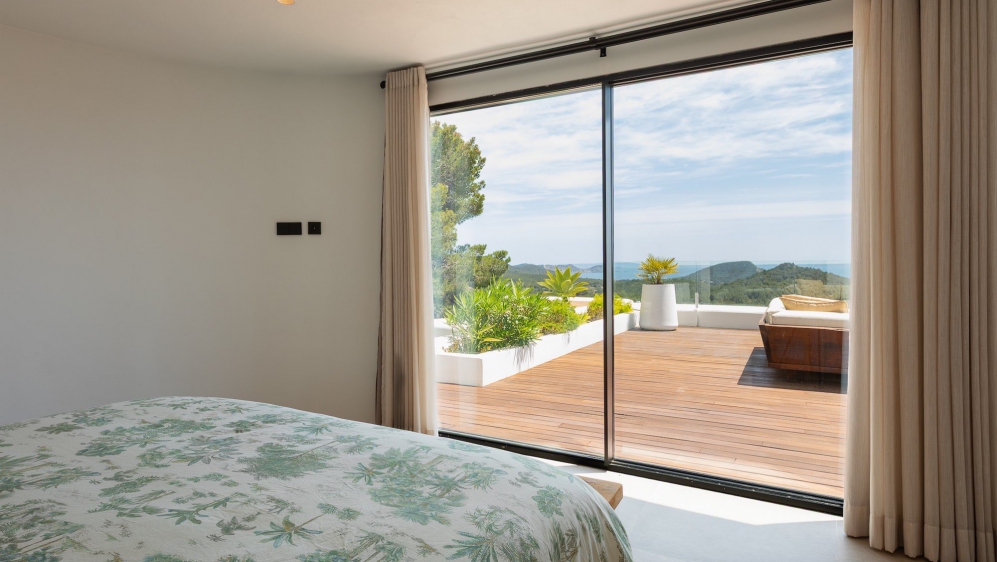 Spectaculaire moderne Ibiza stijl villa in Es Cubells – nu tegen een zeer aantrekkelijke prijs!