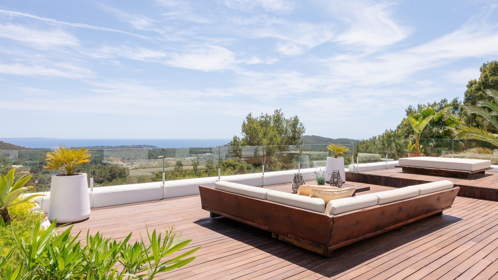 Spectaculaire moderne Ibiza stijl villa in Es Cubells – nu tegen een zeer aantrekkelijke prijs!