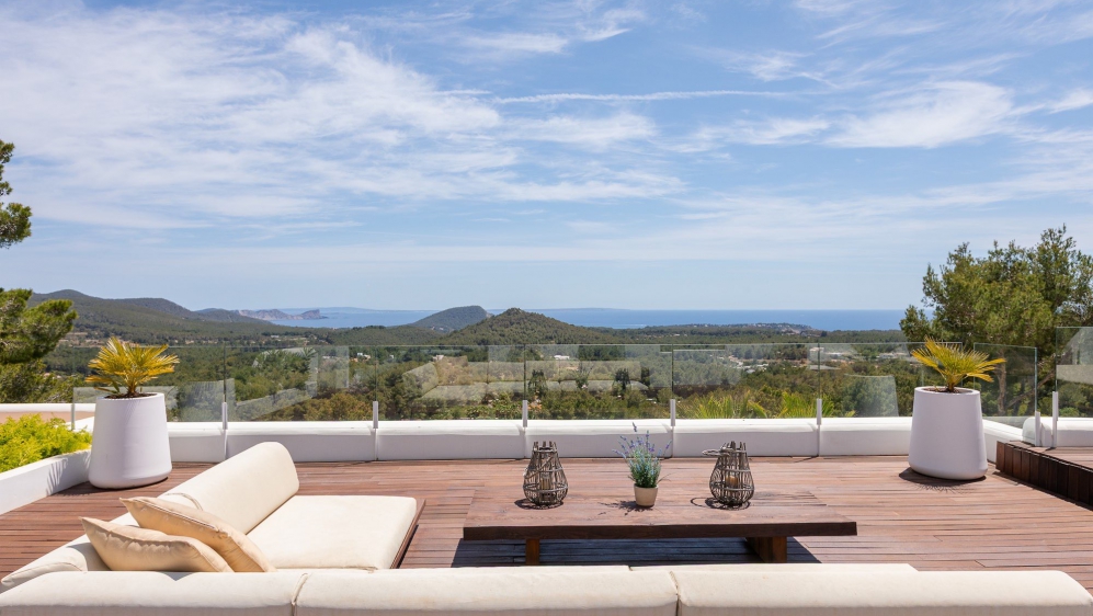 Spectaculaire moderne Ibiza stijl villa in Es Cubells – nu tegen een zeer aantrekkelijke prijs!