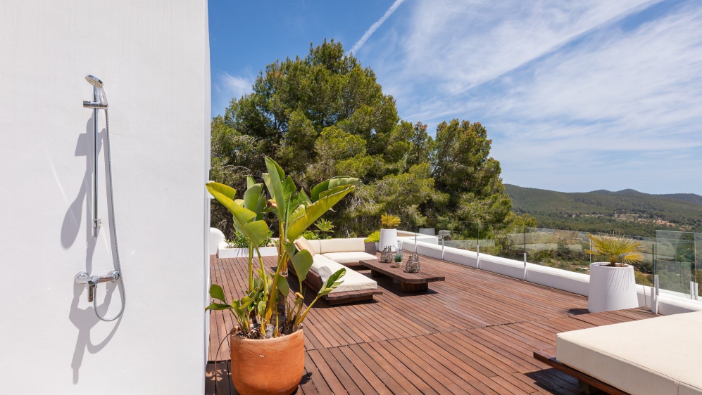 Spectaculaire moderne Ibiza stijl villa in Es Cubells – nu tegen een zeer aantrekkelijke prijs!