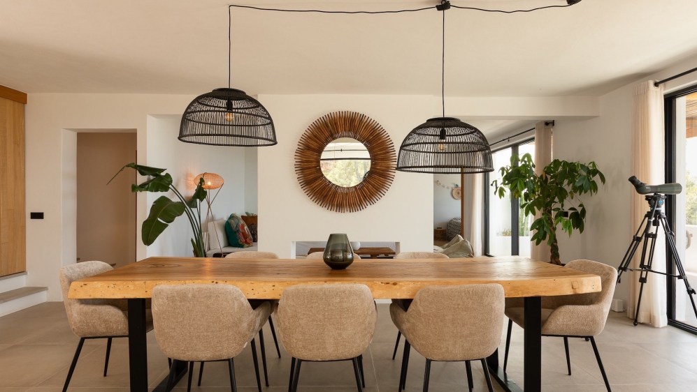 Spectaculaire moderne Ibiza stijl villa in Es Cubells – nu tegen een zeer aantrekkelijke prijs!