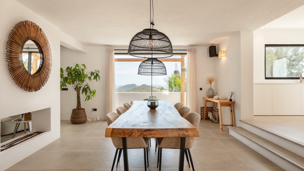 Spectaculaire moderne Ibiza stijl villa in Es Cubells – nu tegen een zeer aantrekkelijke prijs!