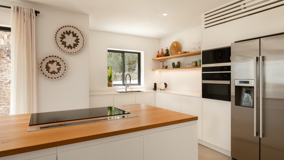 Spectaculaire moderne Ibiza stijl villa in Es Cubells – nu tegen een zeer aantrekkelijke prijs!