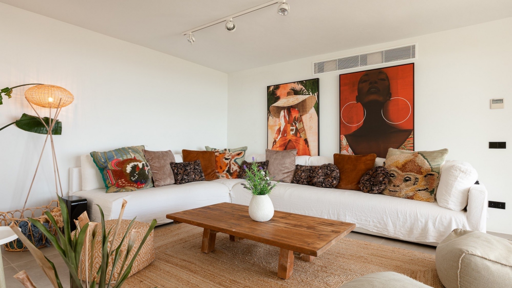 Spectaculaire moderne Ibiza stijl villa in Es Cubells – nu tegen een zeer aantrekkelijke prijs!