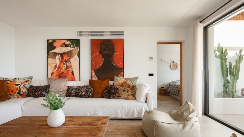 Spectaculaire moderne Ibiza stijl villa in Es Cubells – nu tegen een zeer aantrekkelijke prijs!