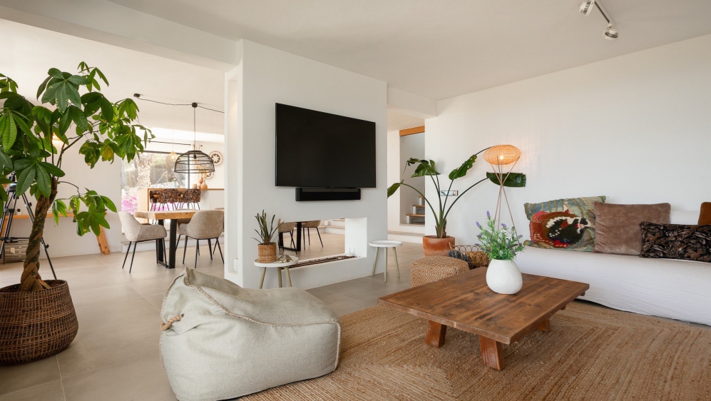 Spectaculaire moderne Ibiza stijl villa in Es Cubells – nu tegen een zeer aantrekkelijke prijs!