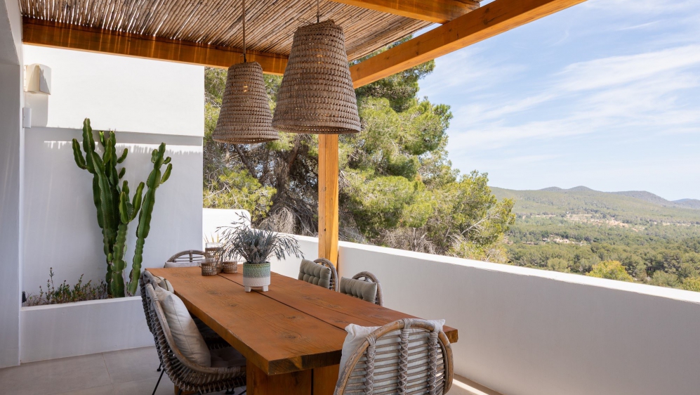 Spectaculaire moderne Ibiza stijl villa in Es Cubells – nu tegen een zeer aantrekkelijke prijs!