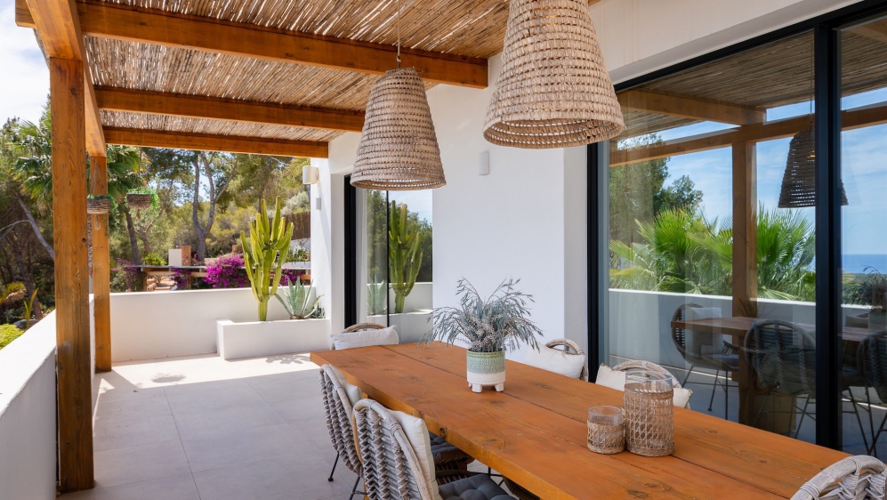 Spectaculaire moderne Ibiza stijl villa in Es Cubells – nu tegen een zeer aantrekkelijke prijs!