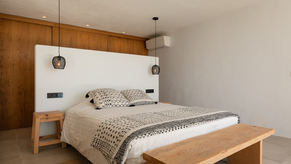 Spectaculaire moderne Ibiza stijl villa in Es Cubells – nu tegen een zeer aantrekkelijke prijs!