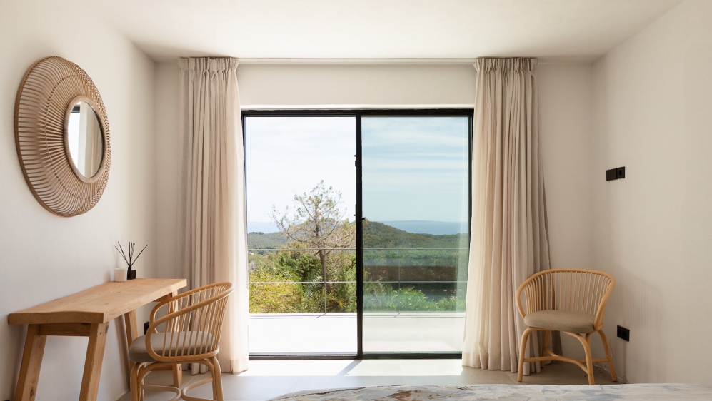 Spectaculaire moderne Ibiza stijl villa in Es Cubells – nu tegen een zeer aantrekkelijke prijs!