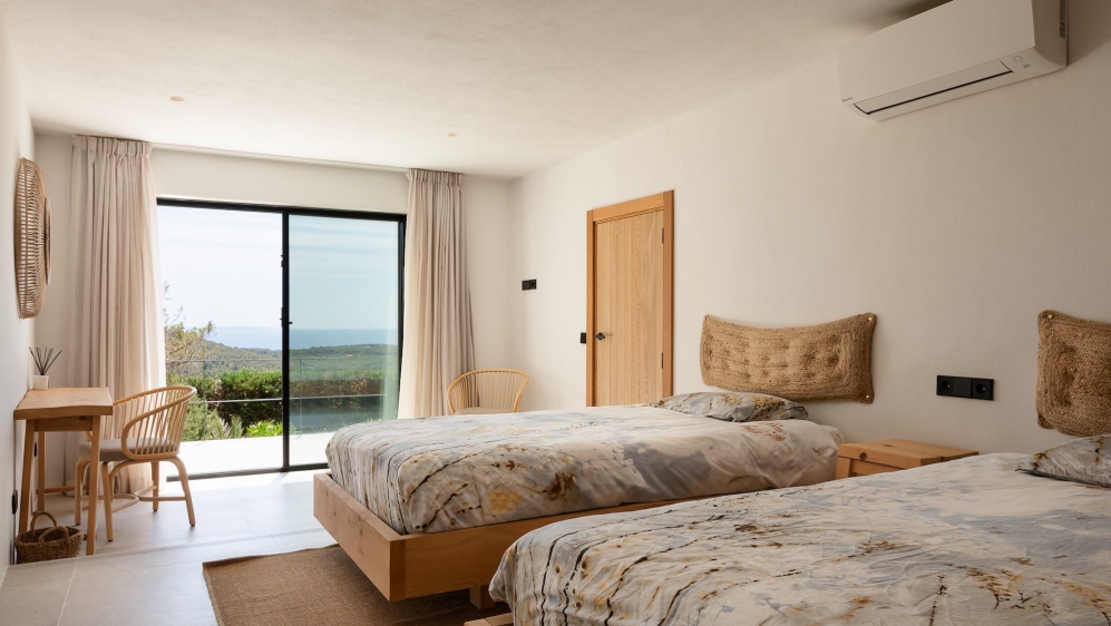 Spectaculaire moderne Ibiza stijl villa in Es Cubells – nu tegen een zeer aantrekkelijke prijs!