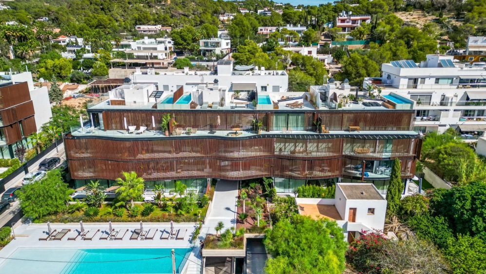 Luxurious and brand new Designer Apartment in Prime Talamaca Location
