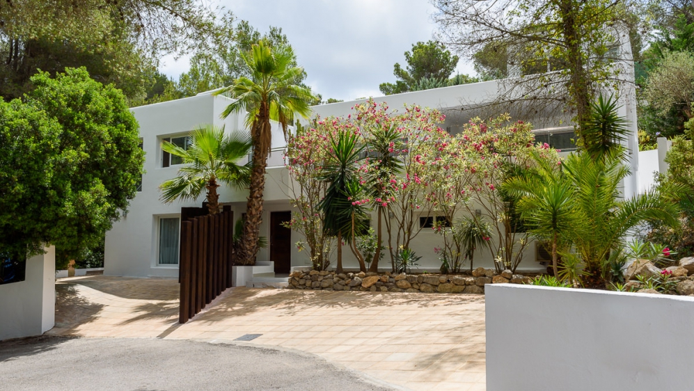 Moderne villa met verhuurverguning dichtbij Ibiza stad