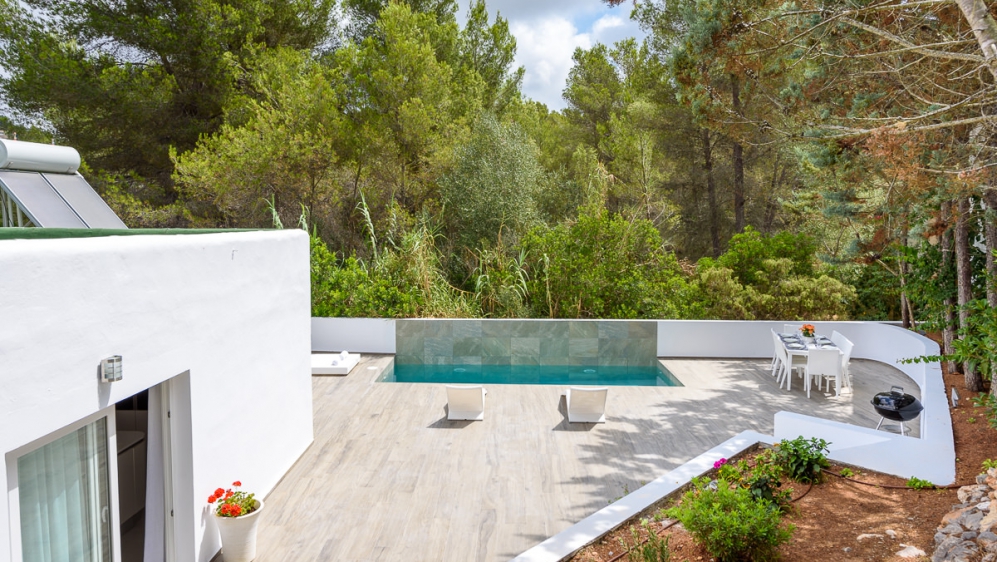 Modern villa with rental license in gated community close to Ibiza town