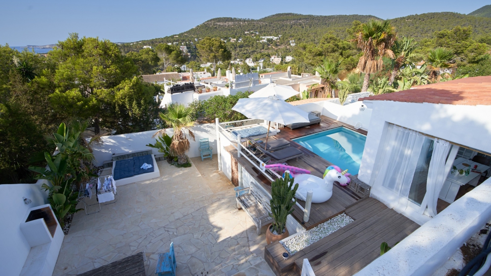 Super leuke Ibiza stijl villa op loopafstand van het strand
