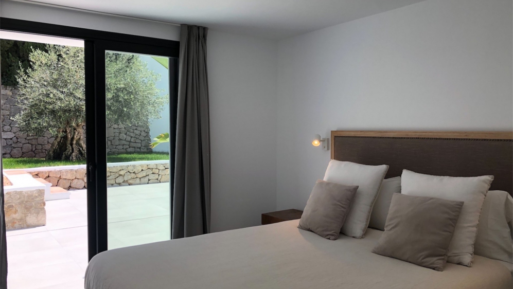 Prachtige moderne villa met uitzicht op Ibiza stad, de zee en Formentera