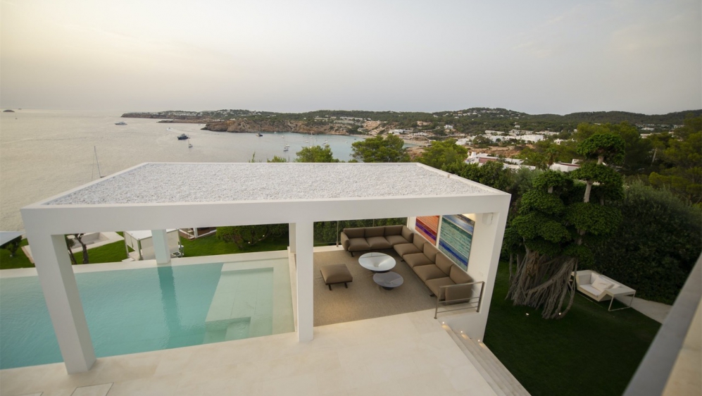 Spectaculaire designer villa pal aan zee met waanzinnig uitzicht over de baai van Cala Tarida