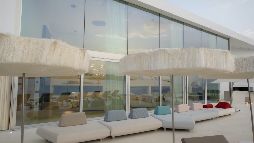 Spectaculaire designer villa pal aan zee met waanzinnig uitzicht over de baai van Cala Tarida