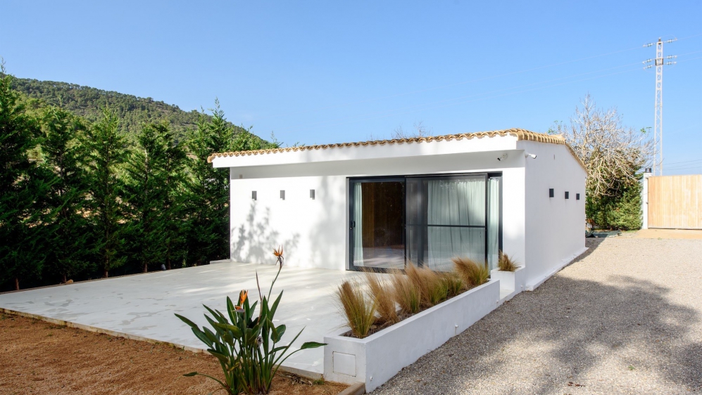 Fully renovated spacious Ibiza villa with separate guest house in Es Cubells