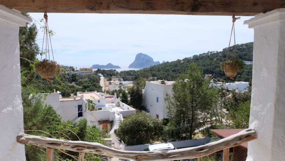 Beautiful penthouse studio in Cala Vadella with superb sea views on Es Vedra