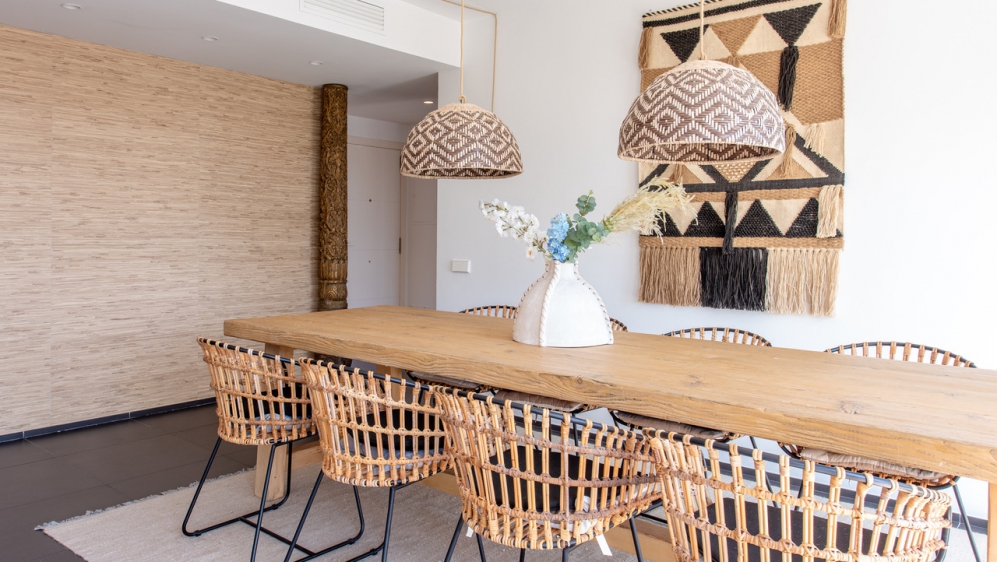 Stijlvol appartement met zeer groot terras en zeeicht in het hart van Talamanca