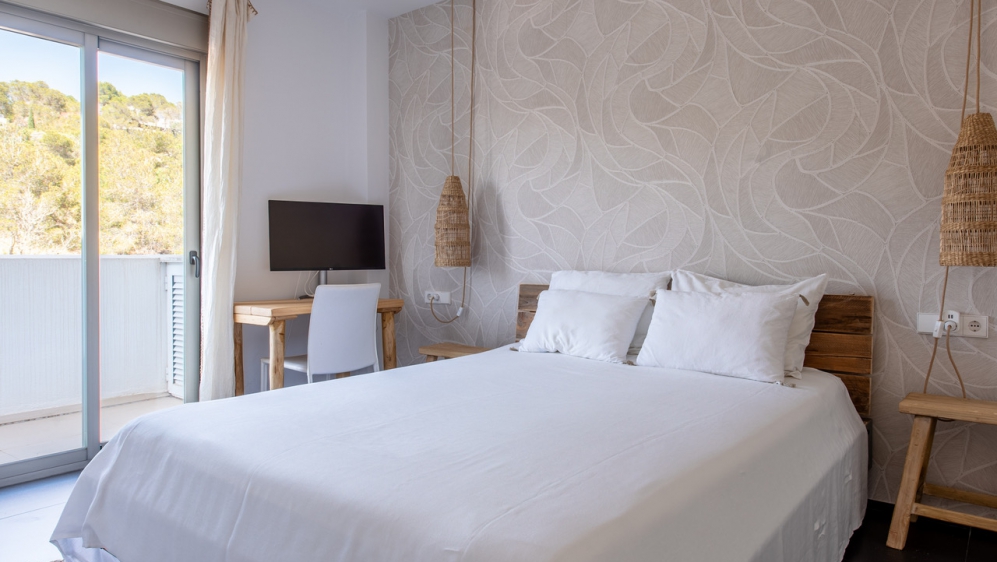 Stijlvol appartement met zeer groot terras en zeeicht in het hart van Talamanca