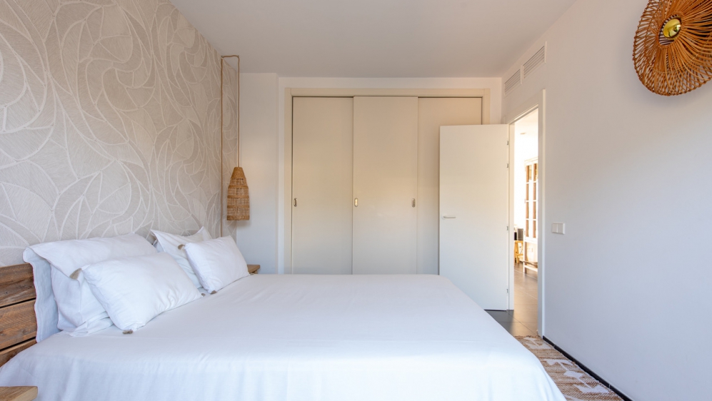 Stijlvol appartement met zeer groot terras en zeeicht in het hart van Talamanca