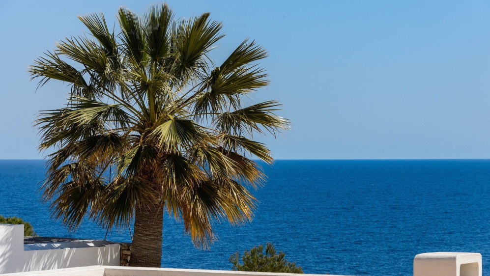 Beatuiful apartement with amazing sea views in secure urbanization with golfcourse