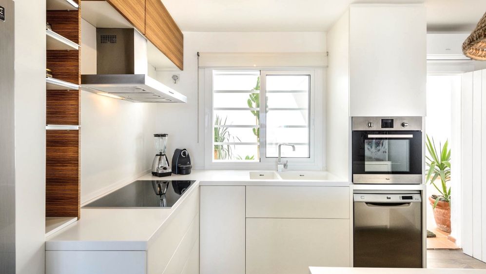 Beatuiful apartement with amazing sea views in secure urbanization with golfcourse