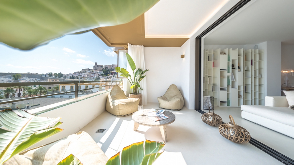 Fully renovated top floor apartment with breath-taking views over Ibiza Port