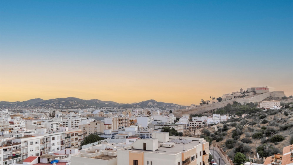 Leuk 3 slaapkamer appartement in Los Molinos met schitterend uitzicht op Dalt Vila