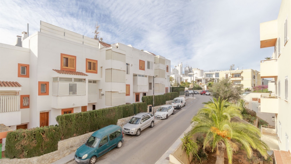 Charming 3-Bedroom Apartment in Los Molinos with Spectacular Dalt Vila Views
