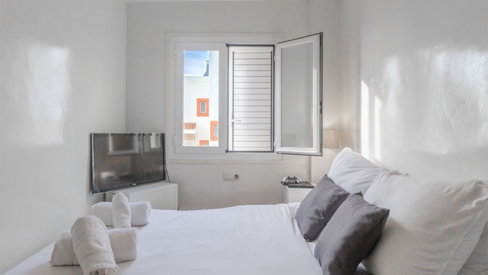 Charming 3-Bedroom Apartment in Los Molinos with Spectacular Dalt Vila Views