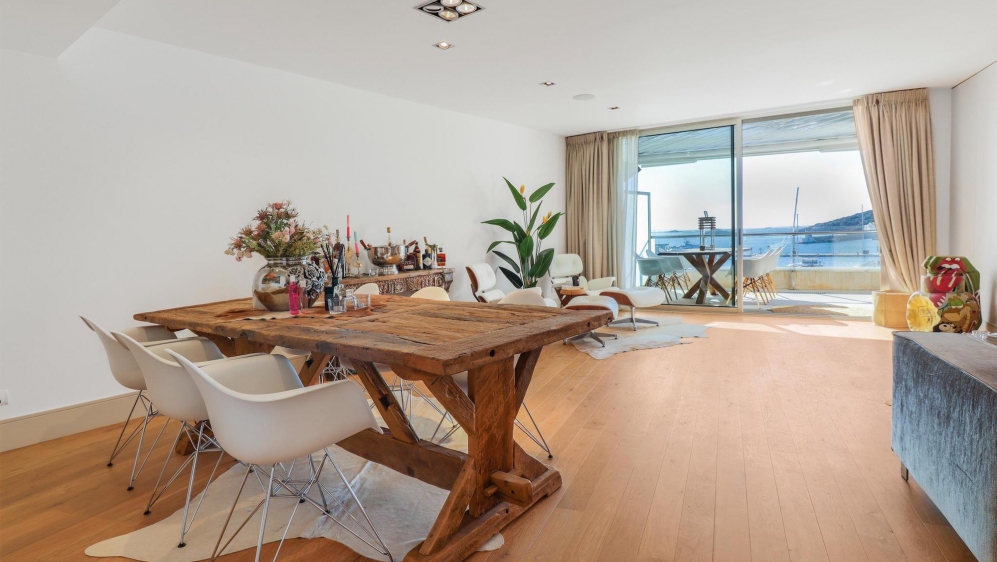 Superb luxurious apartment in best building of Marina Botafoch with mooring in front of the door