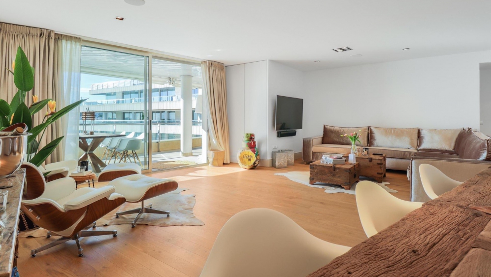 Superb luxurious apartment in best building of Marina Botafoch with mooring in front of the door