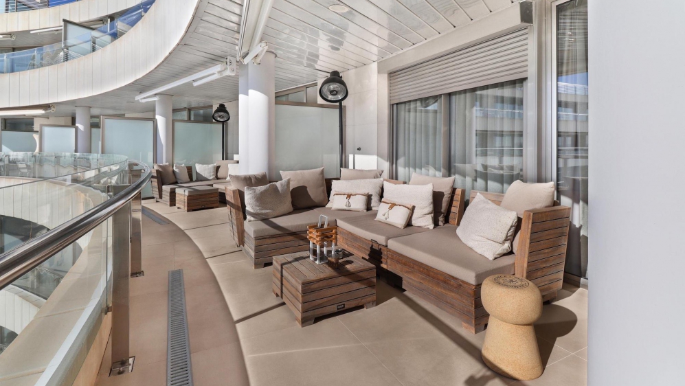 Superb luxurious apartment in best building of Marina Botafoch with mooring in front of the door
