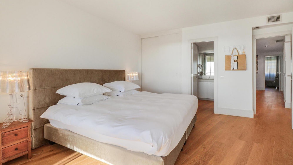 Superb luxurious apartment in best building of Marina Botafoch with mooring in front of the door