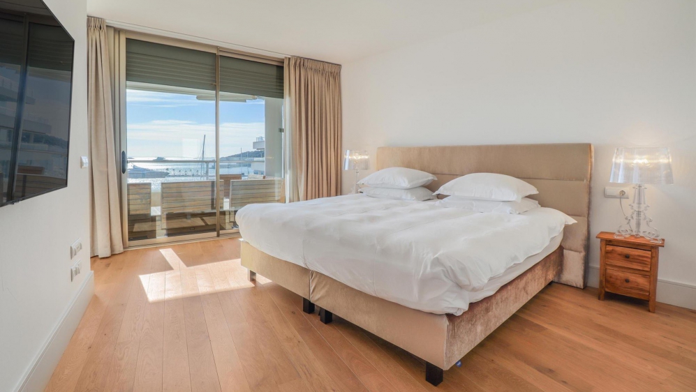 Superb luxurious apartment in best building of Marina Botafoch with mooring in front of the door