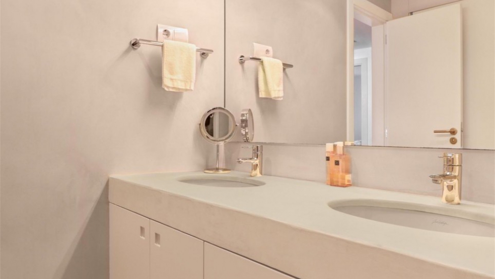 Superb luxurious apartment in best building of Marina Botafoch with mooring in front of the door