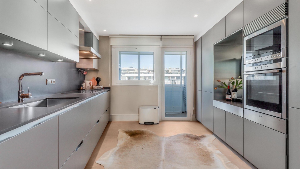 Superb luxurious apartment in best building of Marina Botafoch with mooring in front of the door